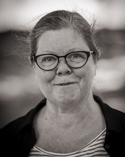 Anki Mattson, svartvit porträttbild.